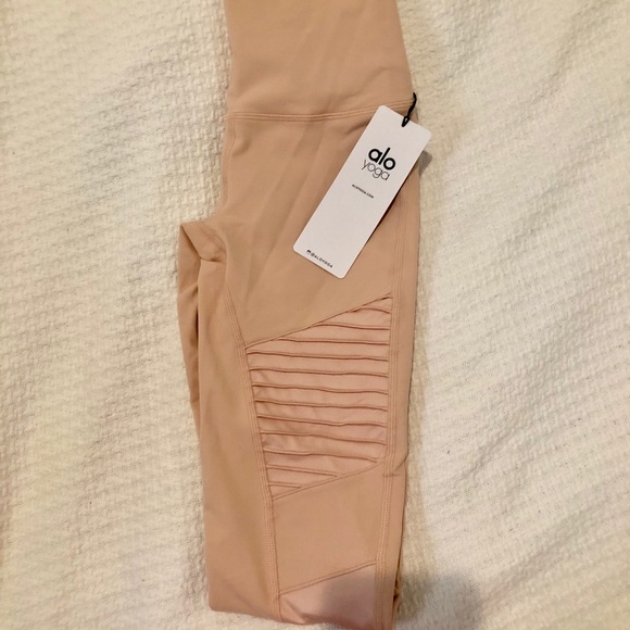 Brand New light pink alo leggings size XS - Picture 2 of 3